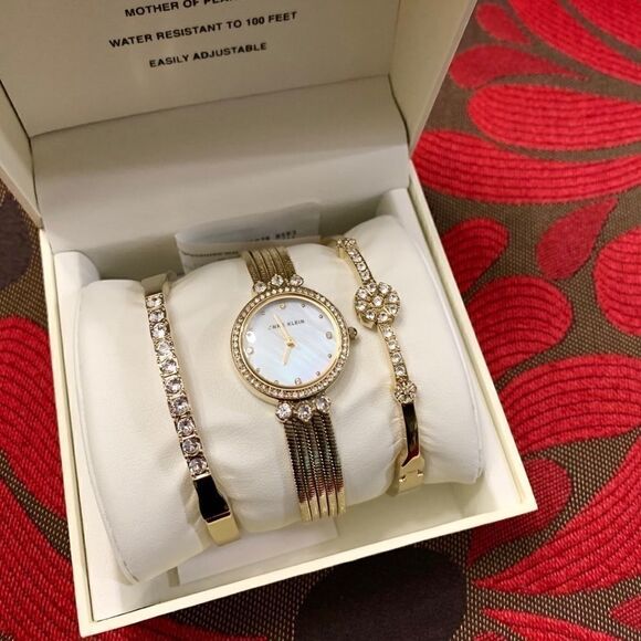 Women’s Anne Klein watch and bangle Bracele set - Picture 5 of 11